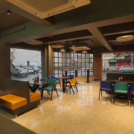 Hotel Shayan Inn Rajkot Exteriör bild