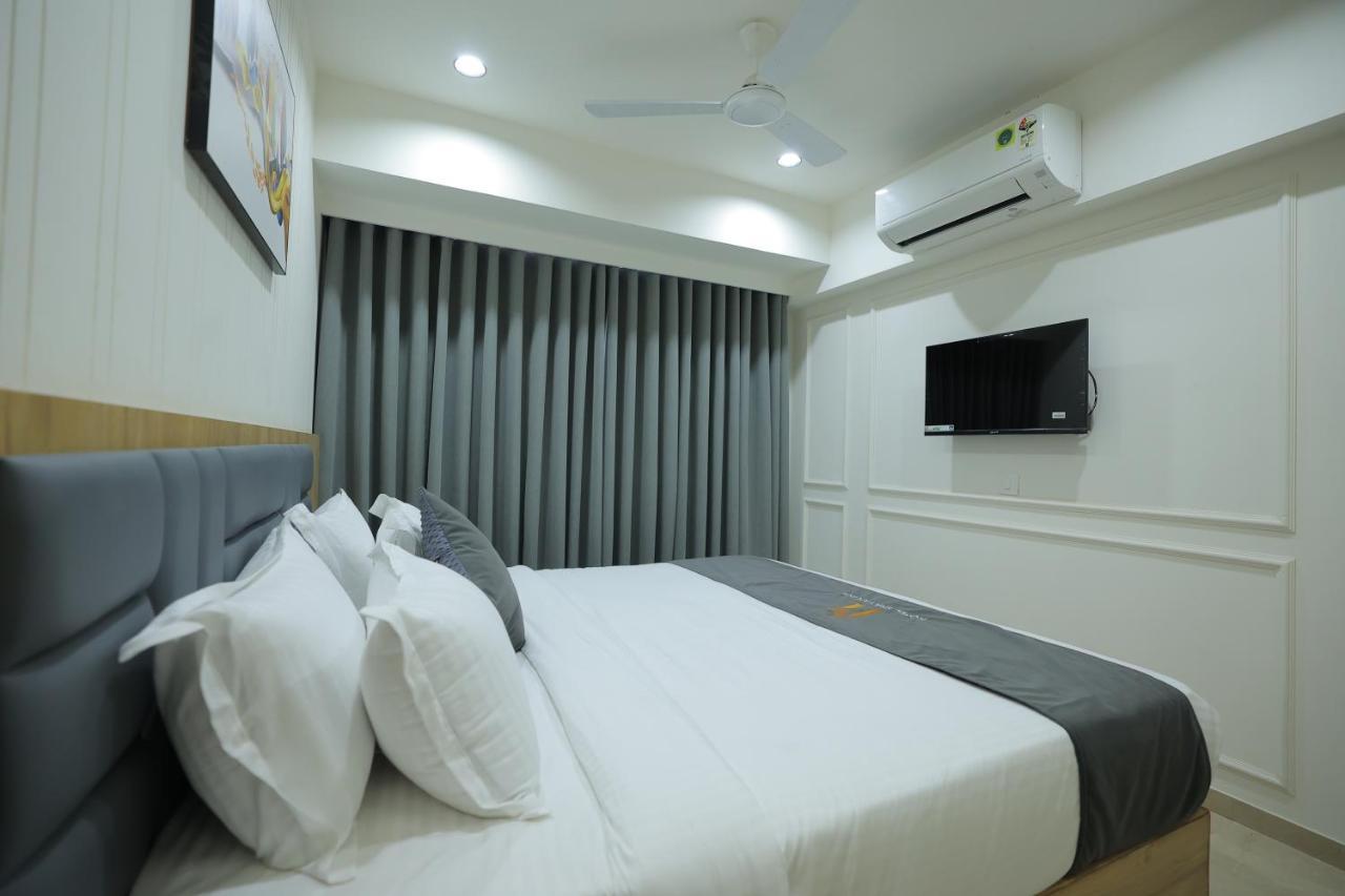 Hotel Shayan Inn Rajkot Exteriör bild