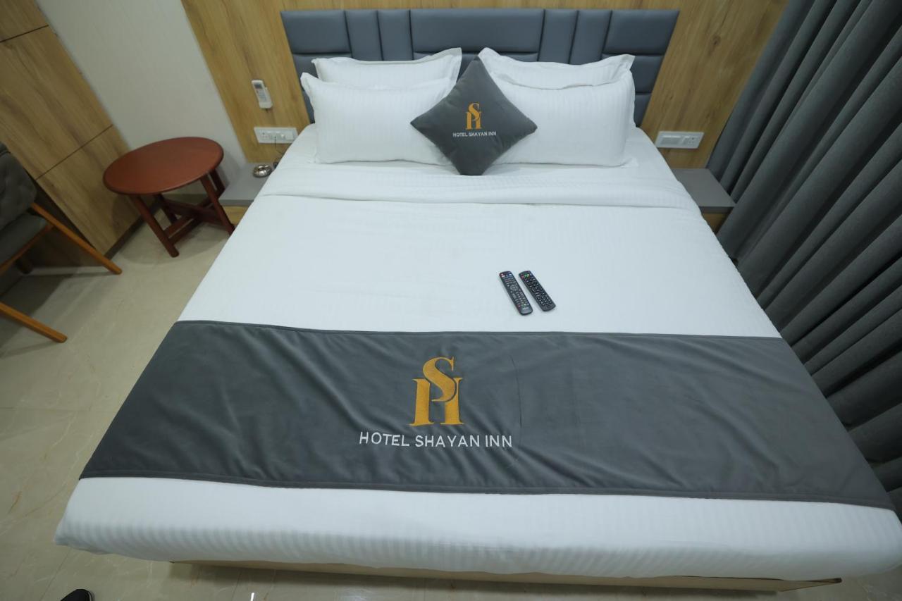Hotel Shayan Inn Rajkot Exteriör bild