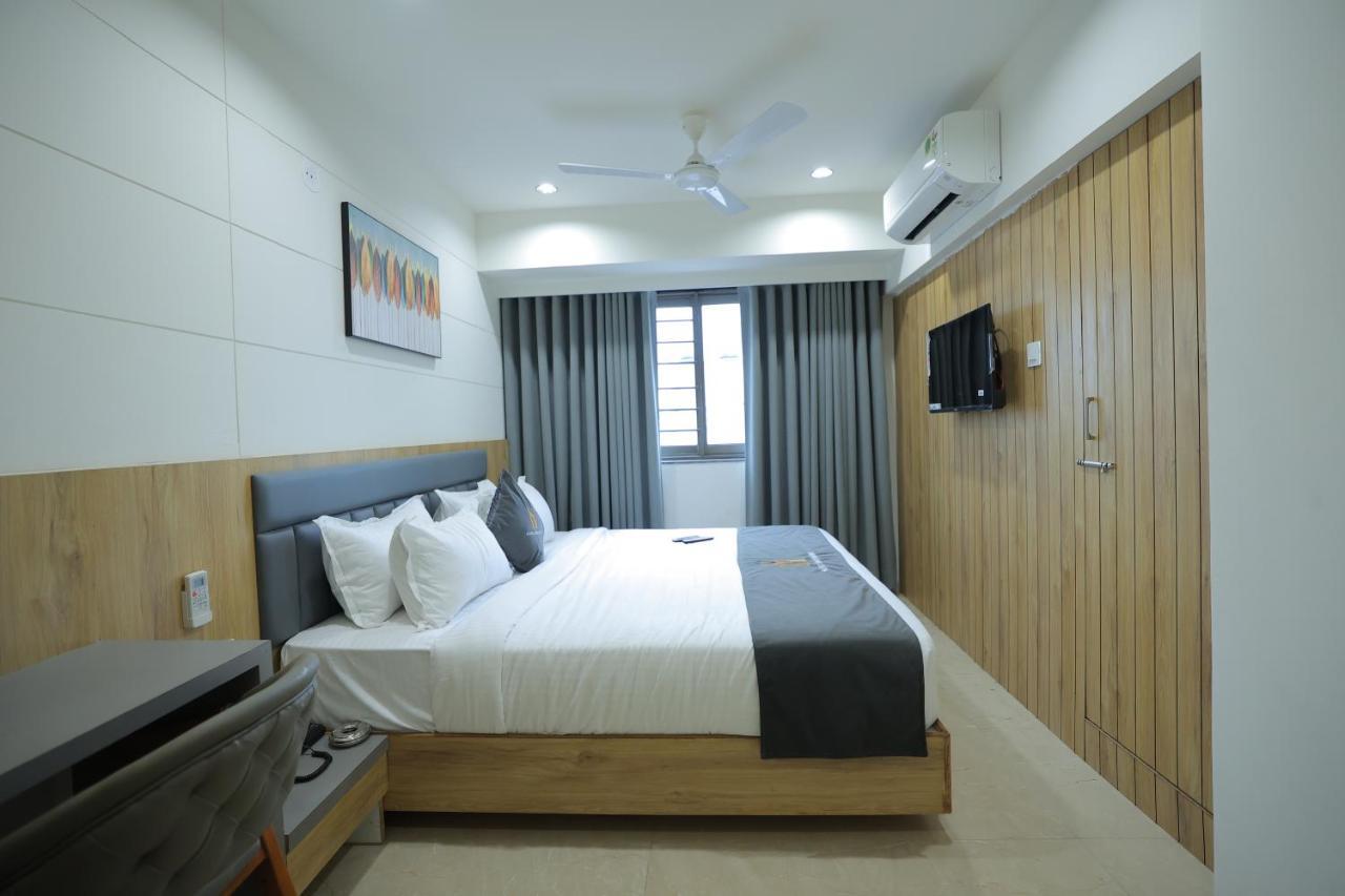 Hotel Shayan Inn Rajkot Exteriör bild