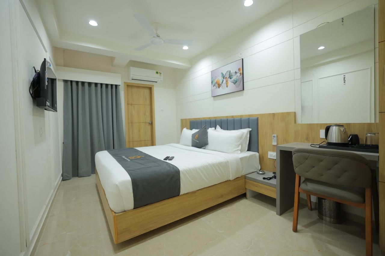Hotel Shayan Inn Rajkot Exteriör bild