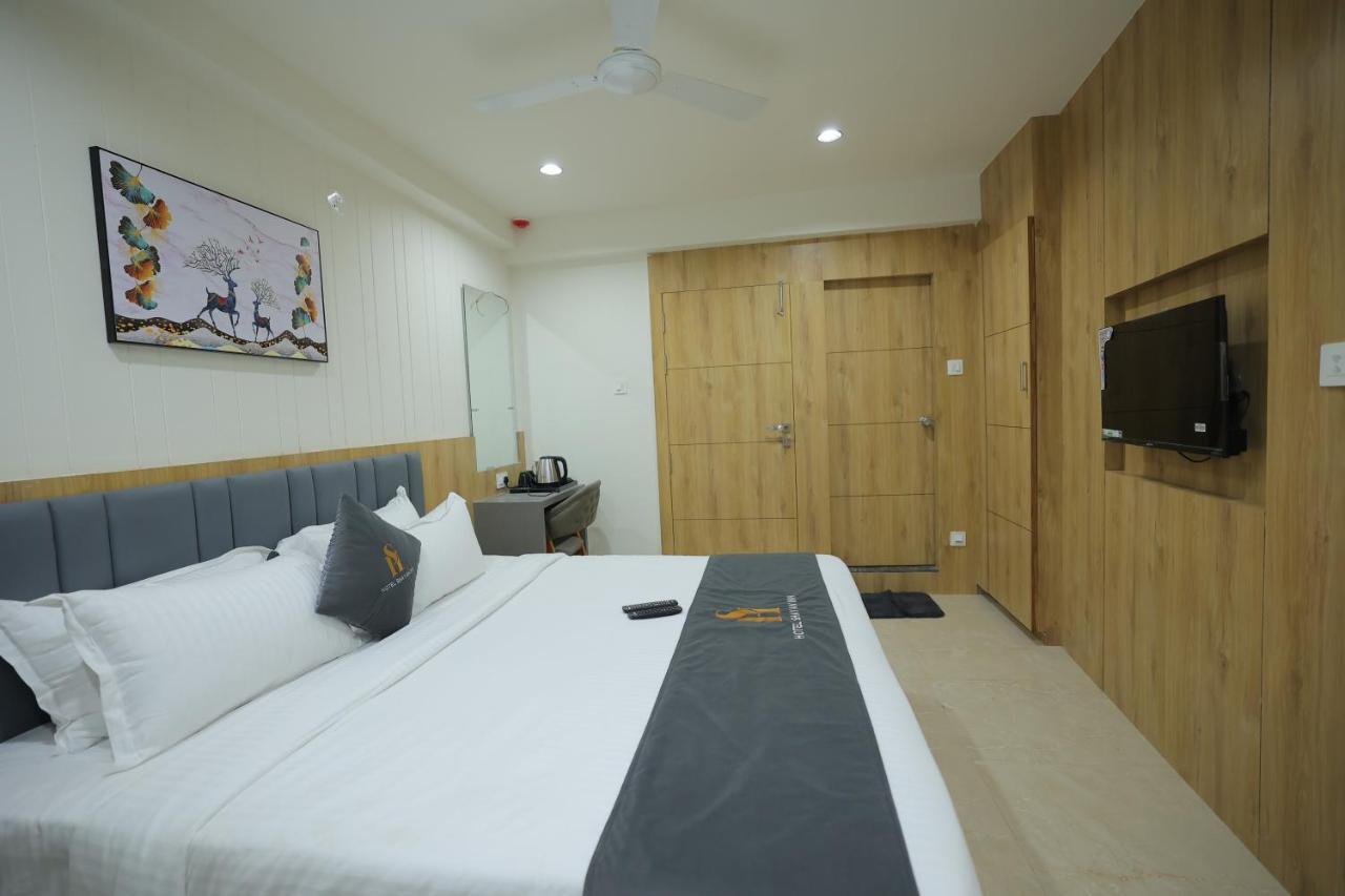 Hotel Shayan Inn Rajkot Exteriör bild