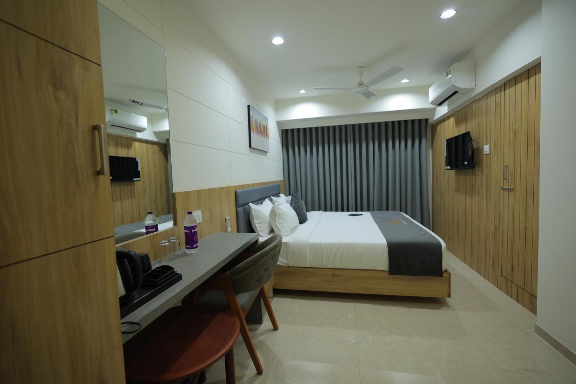 Hotel Shayan Inn Rajkot Exteriör bild