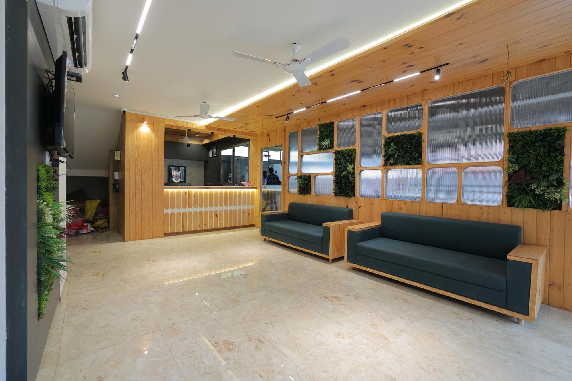 Hotel Shayan Inn Rajkot Exteriör bild