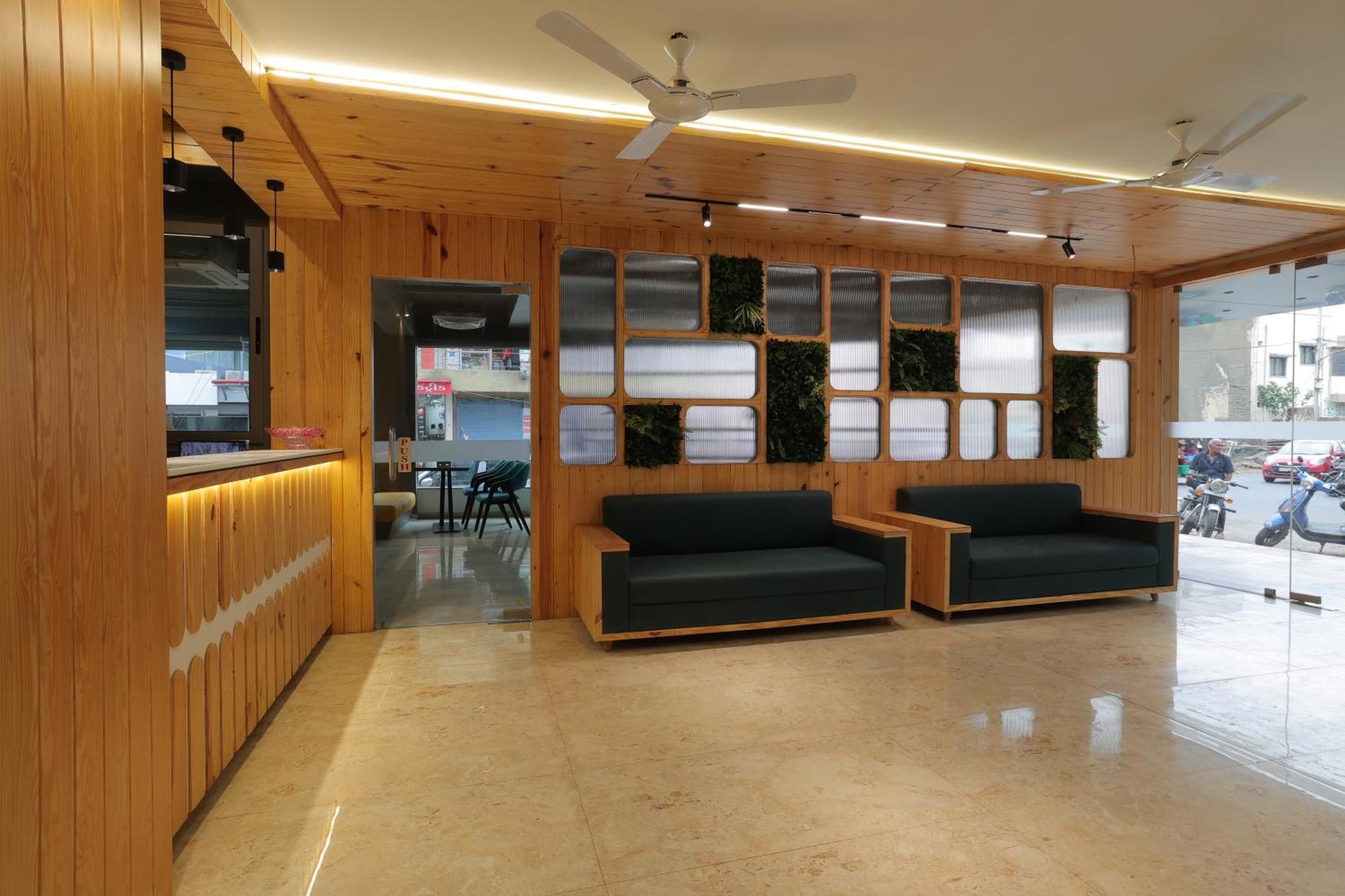 Hotel Shayan Inn Rajkot Exteriör bild