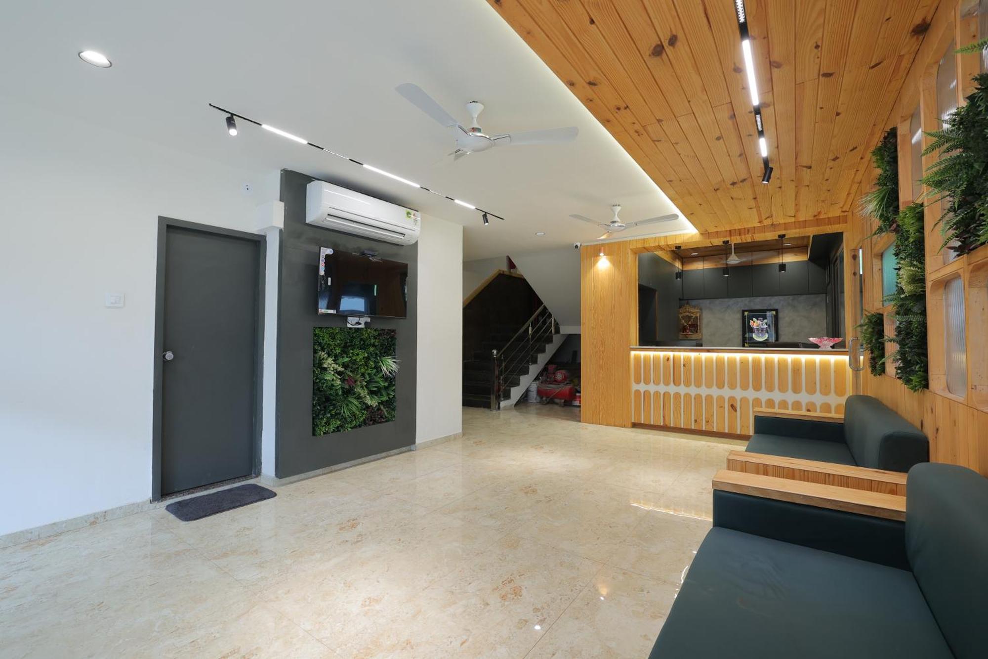 Hotel Shayan Inn Rajkot Exteriör bild