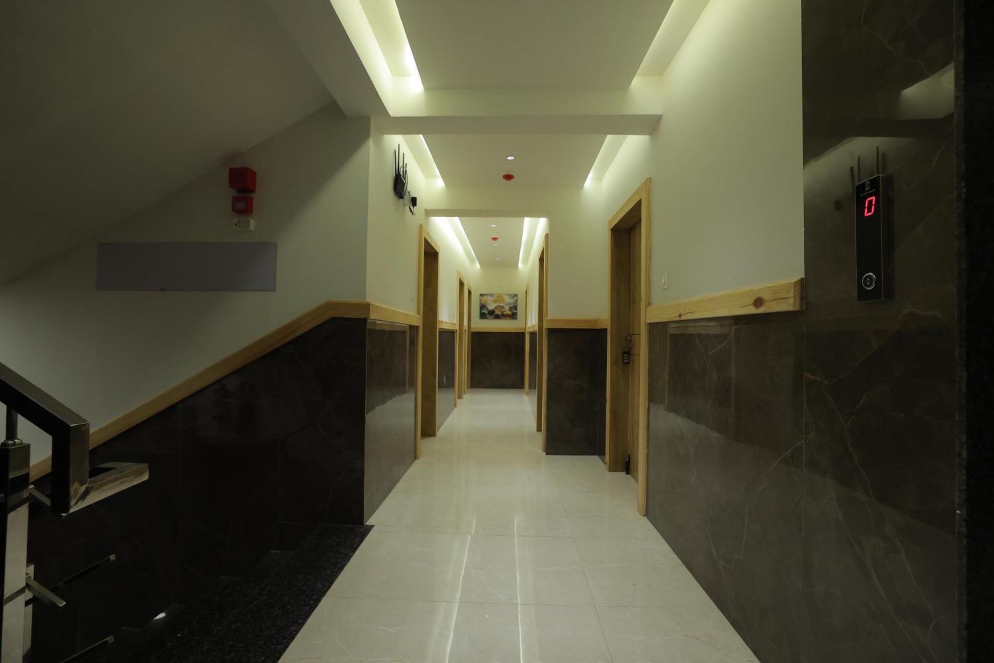 Hotel Shayan Inn Rajkot Exteriör bild
