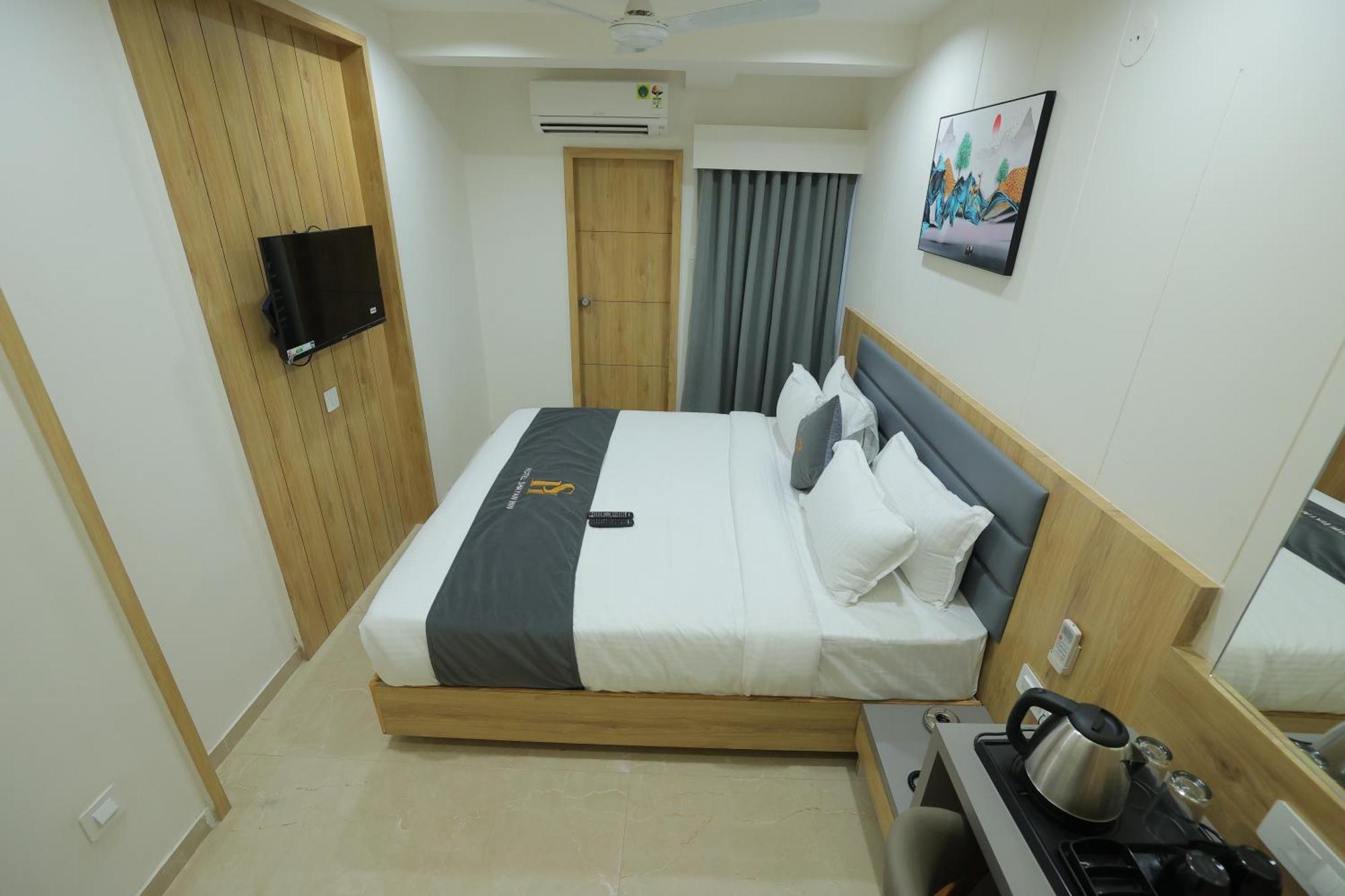 Hotel Shayan Inn Rajkot Exteriör bild