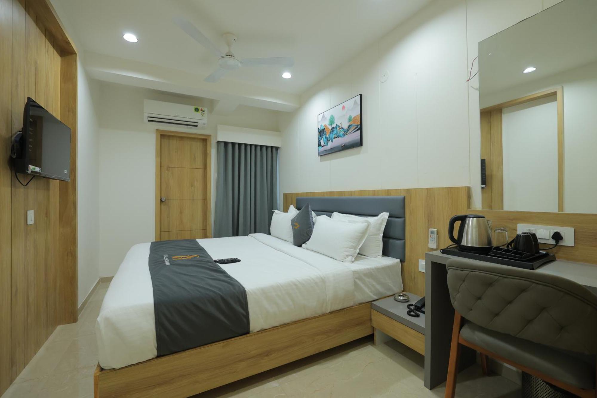 Hotel Shayan Inn Rajkot Exteriör bild