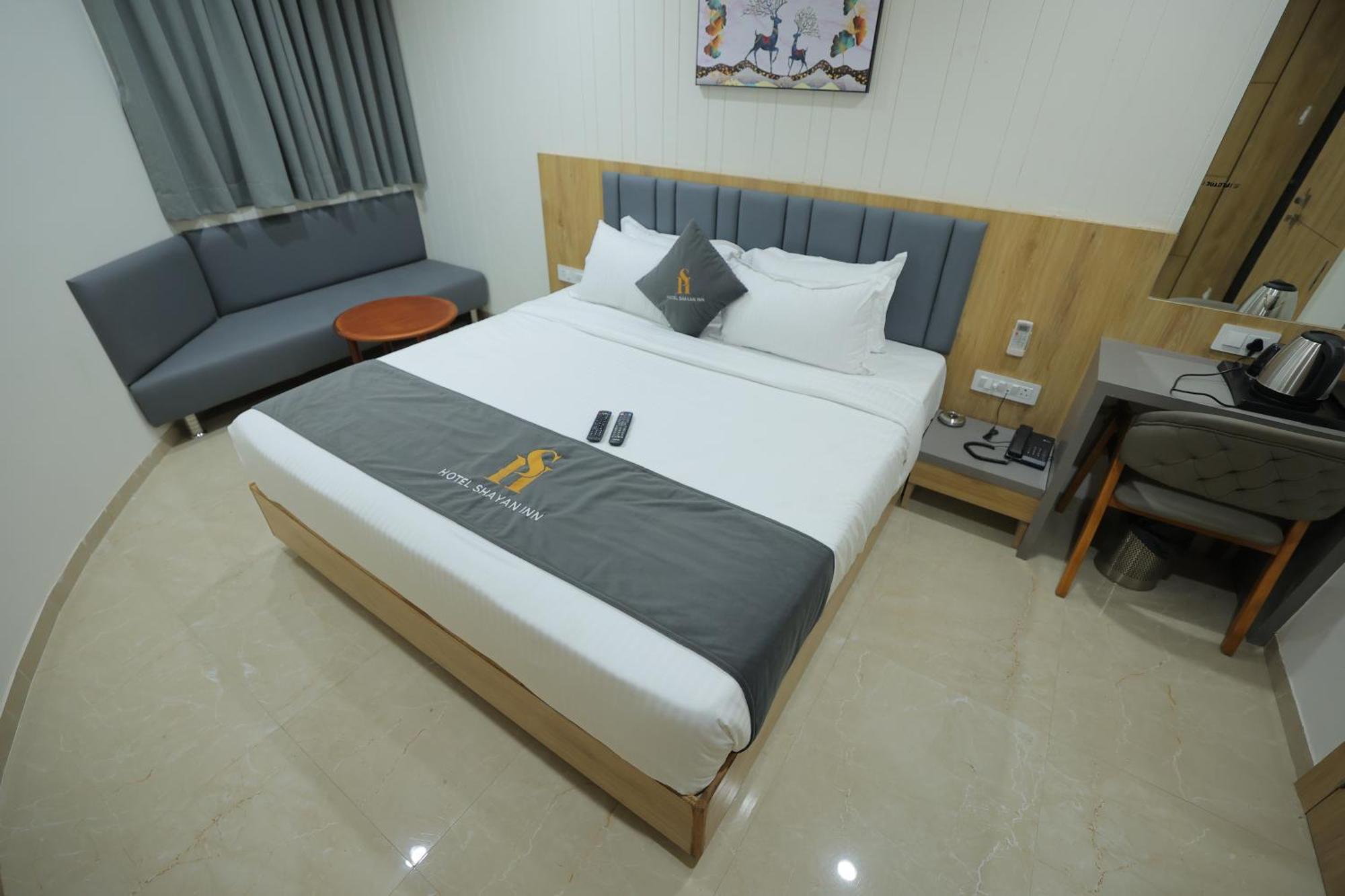 Hotel Shayan Inn Rajkot Exteriör bild