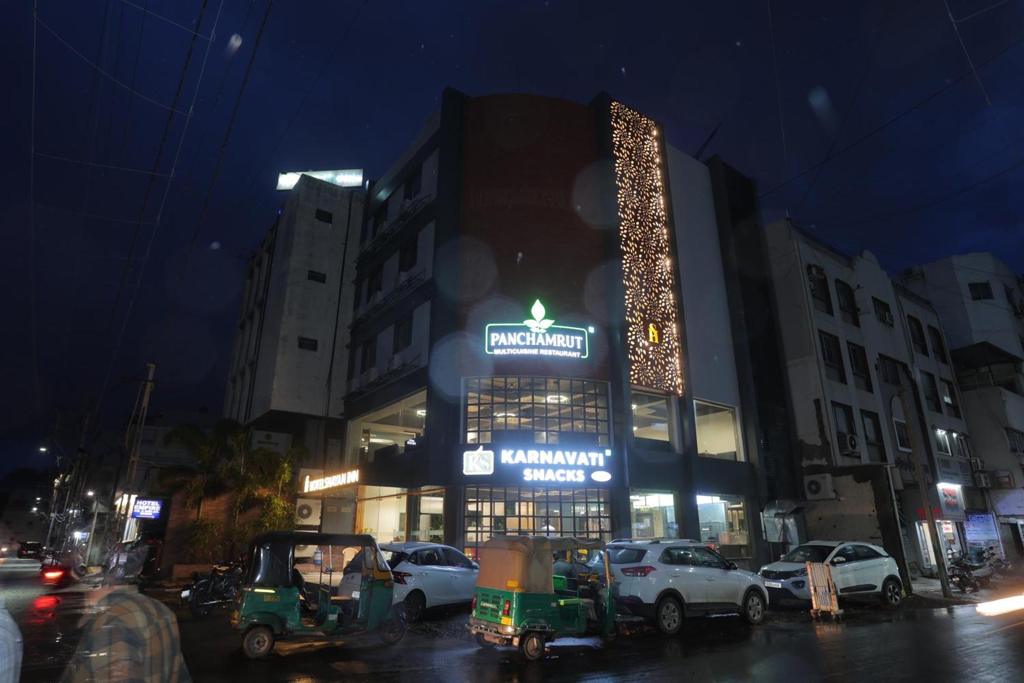 Hotel Shayan Inn Rajkot Exteriör bild